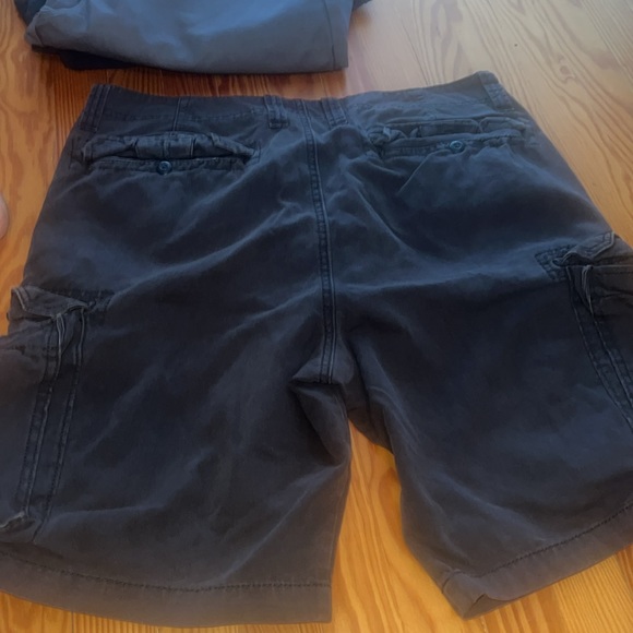 Old Navy size 36 cargo shorts - Picture 3 of 3